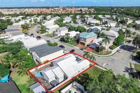 House in Pembroke Pines, Florida 3 bedrooms, 162.21 sq.m. № 1972554 - photo 27