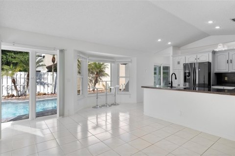 House in Pembroke Pines, Florida 3 bedrooms, 162.21 sq.m. № 1972554 - photo 12