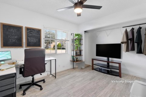 House in Pembroke Pines, Florida 3 bedrooms, 162.21 sq.m. № 1972554 - photo 20