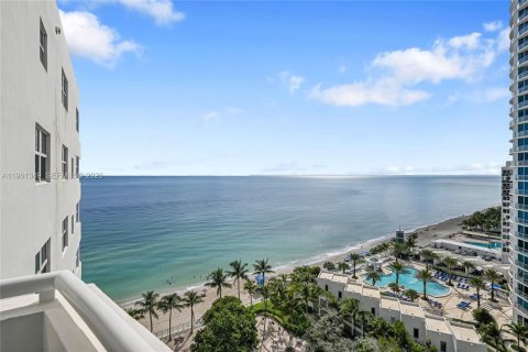 Condo in Hollywood, Florida, 2 bedrooms  № 2053090 - photo 27