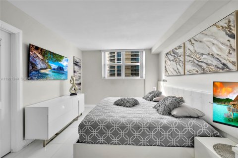 Condo in Hollywood, Florida, 2 bedrooms  № 2053090 - photo 19