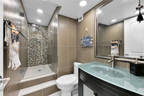 Condo in Hollywood, Florida, 2 bedrooms  № 2053090 - photo 15