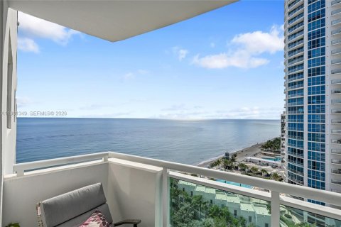 Condo in Hollywood, Florida, 2 bedrooms  № 2053090 - photo 24