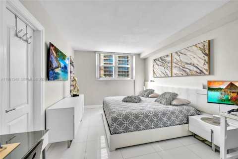 Condo in Hollywood, Florida, 2 bedrooms  № 2053090 - photo 18