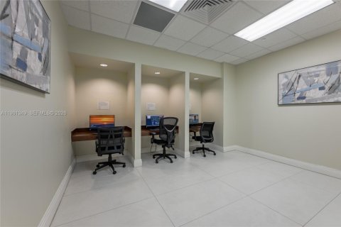 Condo in Hollywood, Florida, 2 bedrooms  № 2053090 - photo 20