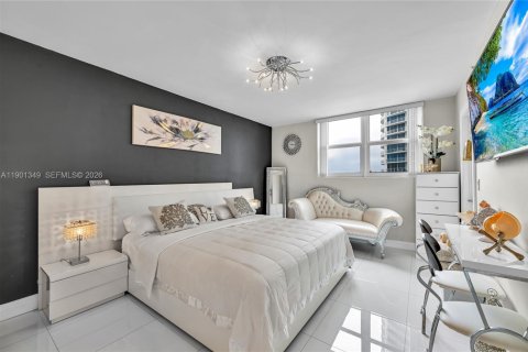 Condo in Hollywood, Florida, 2 bedrooms  № 2053090 - photo 9