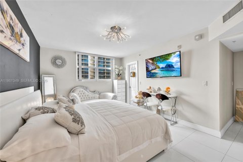 Condo in Hollywood, Florida, 2 bedrooms  № 2053090 - photo 13