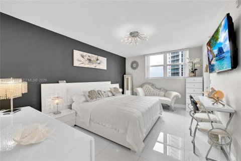 Condo in Hollywood, Florida, 2 bedrooms  № 2053090 - photo 11