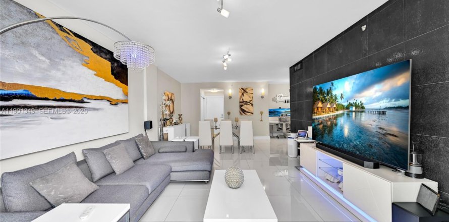 Condo in Hollywood, Florida, 2 bedrooms  № 2053090