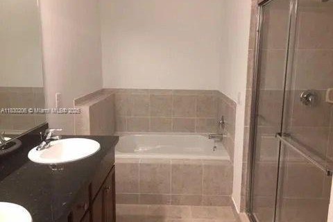 Adosado en venta en Pembroke Pines, Florida, 3 dormitorios, 178.28 m2 № 1806125 - foto 5