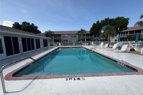 Condo in Lake Suzy, Florida, 3 bedrooms  № 1777335 - photo 23