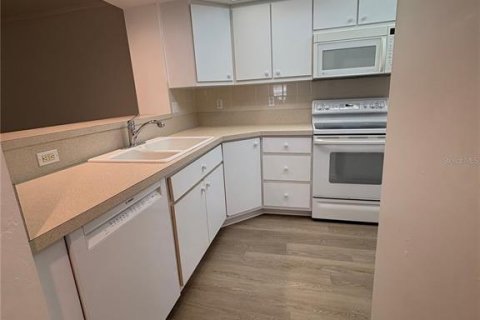 Condo in Lake Suzy, Florida, 3 bedrooms  № 1777335 - photo 9