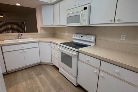 Condo in Lake Suzy, Florida, 3 bedrooms  № 1777335 - photo 8