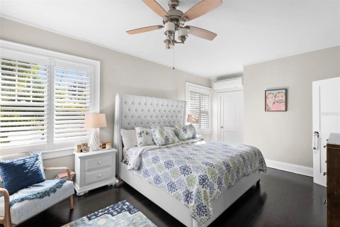House in Tampa, Florida 4 bedrooms, 278.34 sq.m. № 2150066 - photo 30
