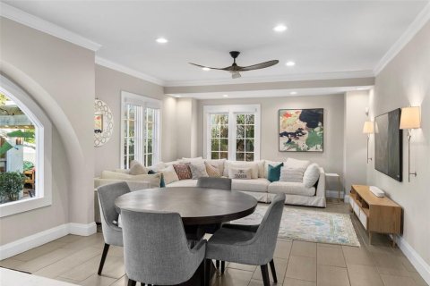 House in Tampa, Florida 4 bedrooms, 278.34 sq.m. № 2150066 - photo 25