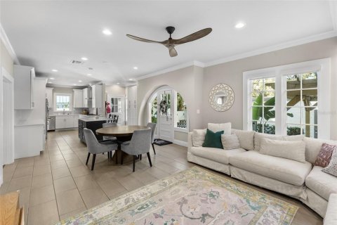 House in Tampa, Florida 4 bedrooms, 278.34 sq.m. № 2150066 - photo 23