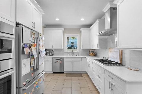 House in Tampa, Florida 4 bedrooms, 278.34 sq.m. № 2150066 - photo 16