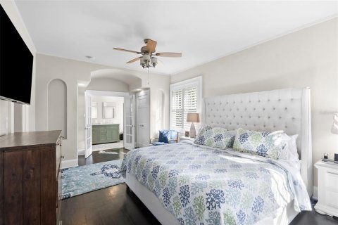 House in Tampa, Florida 4 bedrooms, 278.34 sq.m. № 2150066 - photo 28
