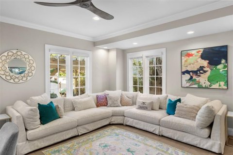 House in Tampa, Florida 4 bedrooms, 278.34 sq.m. № 2150066 - photo 22