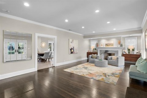 House in Tampa, Florida 4 bedrooms, 278.34 sq.m. № 2150066 - photo 5