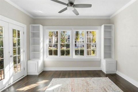 House in Tampa, Florida 4 bedrooms, 278.34 sq.m. № 2150066 - photo 9