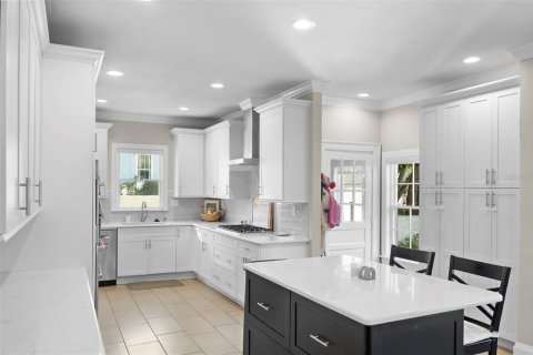 House in Tampa, Florida 4 bedrooms, 278.34 sq.m. № 2150066 - photo 20