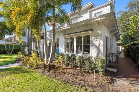 House in Tampa, Florida 4 bedrooms, 278.34 sq.m. № 2150066 - photo 26