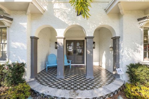 House in Tampa, Florida 4 bedrooms, 278.34 sq.m. № 2150066 - photo 3