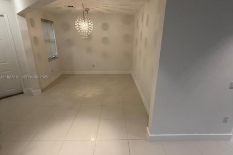 Купить виллу или дом в Дорал, Флорида 1 комната, 202.9м2, № 1934029 - фото 6