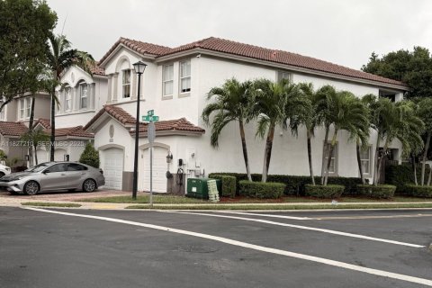 Купить виллу или дом в Дорал, Флорида 1 комната, 202.9м2, № 1934029 - фото 2