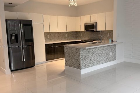 Купить виллу или дом в Дорал, Флорида 1 комната, 202.9м2, № 1934029 - фото 5