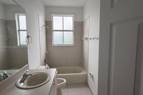 Купить виллу или дом в Дорал, Флорида 1 комната, 202.9м2, № 1934029 - фото 13