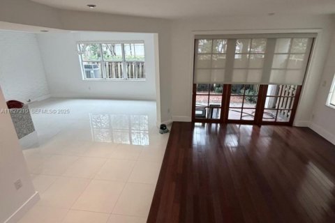 Купить виллу или дом в Дорал, Флорида 1 комната, 202.9м2, № 1934029 - фото 7