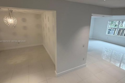 Купить виллу или дом в Дорал, Флорида 1 комната, 202.9м2, № 1934029 - фото 11
