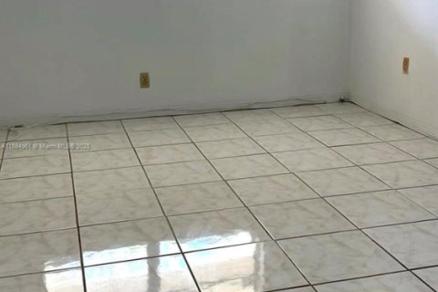 Condo in Hollywood, Florida, 1 bedroom  № 1811161 - photo 14