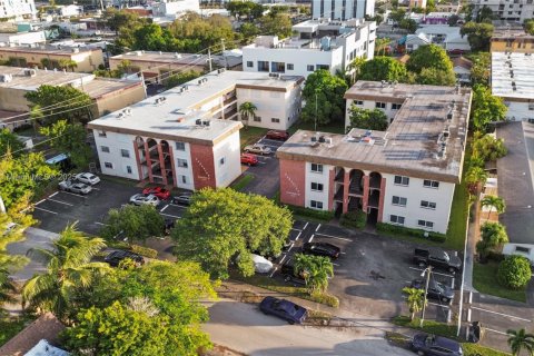 Condo in Hollywood, Florida, 1 bedroom  № 1811161 - photo 22