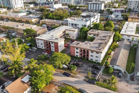 Condo in Hollywood, Florida, 1 bedroom  № 1811161 - photo 30
