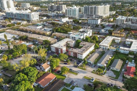 Condo in Hollywood, Florida, 1 bedroom  № 1811161 - photo 27