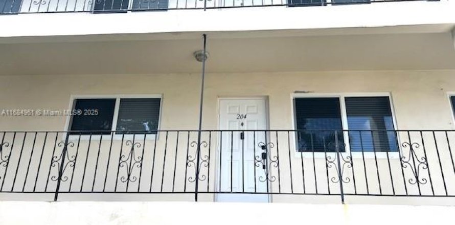 Condo in Hollywood, Florida, 1 bedroom № 1811161