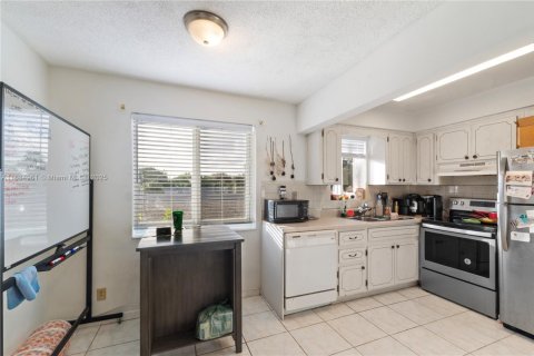 Condo in Hollywood, Florida, 1 bedroom  № 1811161 - photo 7