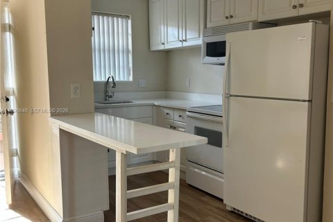 Apartamento en alquiler en North Miami, Florida, 1 dormitorio, 77.57 m2 № 2058562 - foto 10