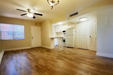 Apartamento en North Miami, Florida 1 dormitorio, 77.57 m2 № 2058562