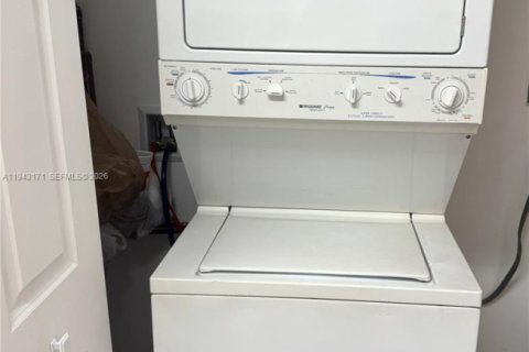 Copropriété à louer à Hialeah, Floride: 2 chambres, 91.97 m2 № 1999538 - photo 11