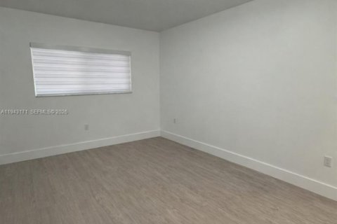 Copropriété à louer à Hialeah, Floride: 2 chambres, 91.97 m2 № 1999538 - photo 8