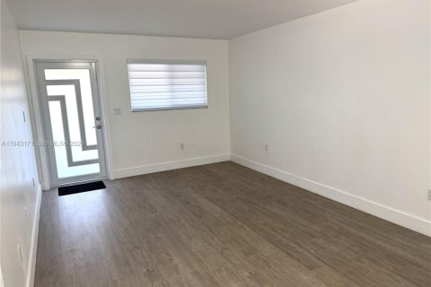 Copropriété à louer à Hialeah, Floride: 2 chambres, 91.97 m2 № 1999538 - photo 2
