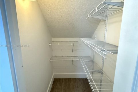 Copropriété à louer à Hialeah, Floride: 2 chambres, 91.97 m2 № 1999538 - photo 10