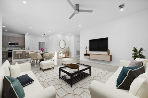 House in Cape Coral, Florida 4 bedrooms, 168.43 sq.m. № 2014239 - photo 8