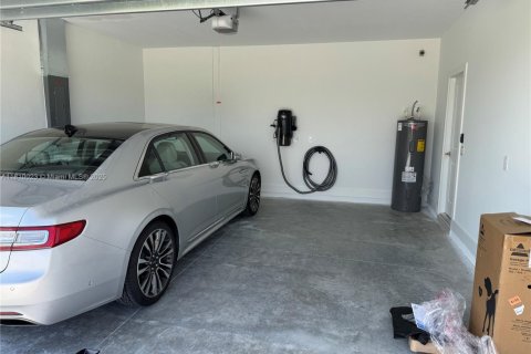 House in Cape Coral, Florida 4 bedrooms, 168.43 sq.m. № 2014239 - photo 22