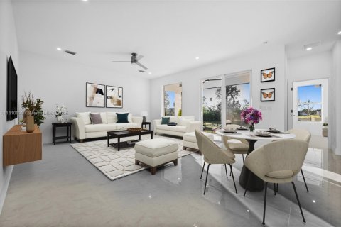 House in Cape Coral, Florida 4 bedrooms, 168.43 sq.m. № 2014239 - photo 6