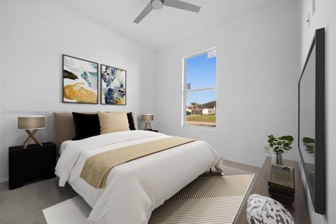 House in Cape Coral, Florida 4 bedrooms, 168.43 sq.m. № 2014239 - photo 16